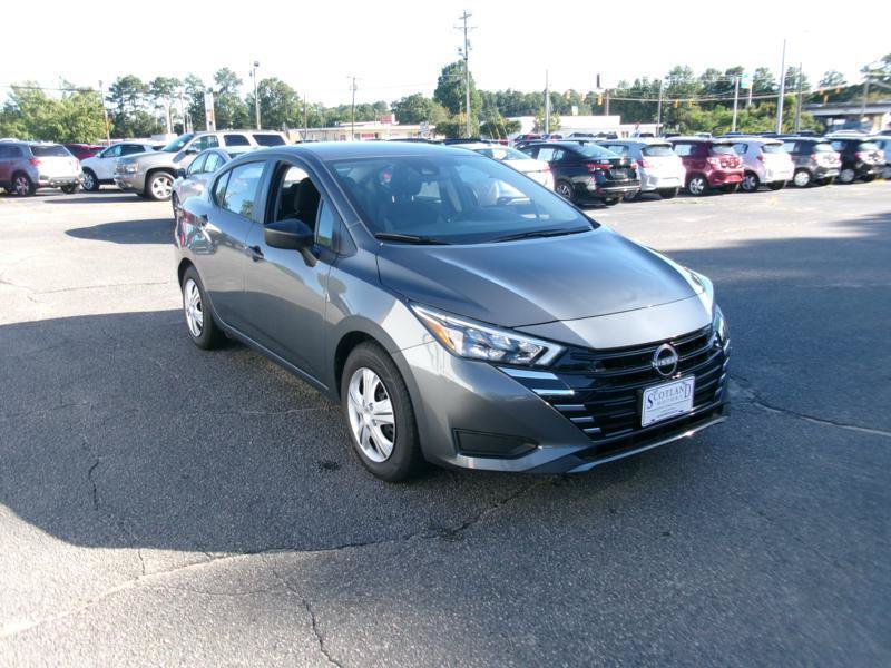 Used 2025 Nissan Versa S w/ Trunk Package FWD image 1