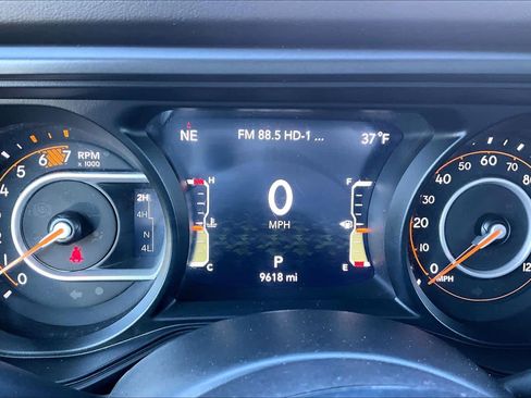 Used 2025 Jeep Wrangler Unlimited Rubicon w/ Convenience Group image 26