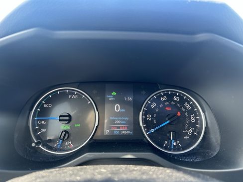 Used 2022 Toyota RAV4 XLE Premium image 20