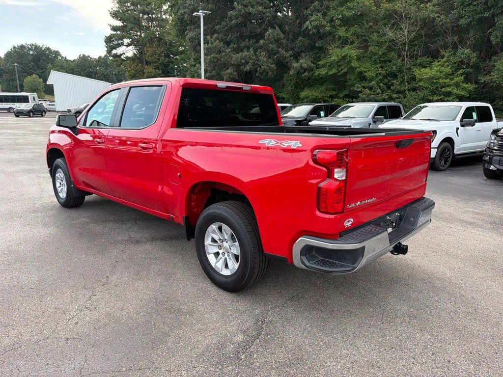 Used 2025 Chevrolet Silverado 1500 LT AWD/4WD image 5