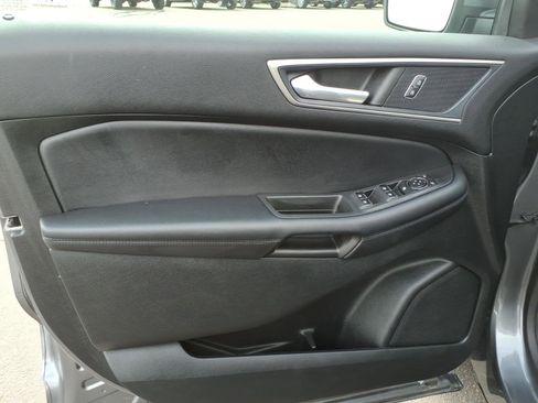 Used 2022 Ford Edge SEL w/ Convenience Package image 11