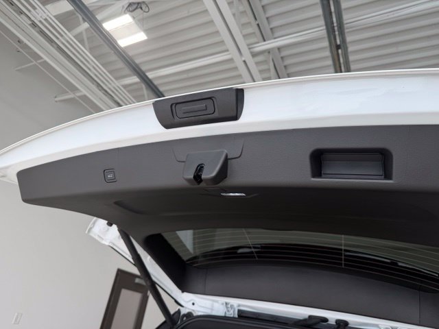 Used 2023 Chevrolet Traverse RS AWD/4WD image 36
