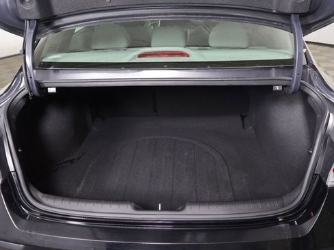 Certified 2025 Hyundai Elantra SEL FWD image 17