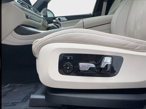 Used 2020 BMW X7 M50i w/ Dynamic Handling Package AWD/4WD image 28