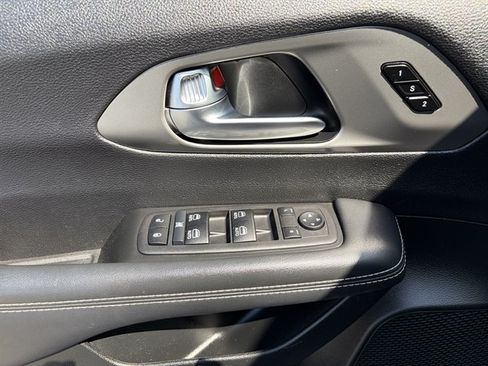 Used 2025 Chrysler Pacifica Select FWD image 20
