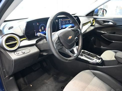 Used 2024 Chevrolet Trax LT w/ Driver Confidence Package FWD image 19