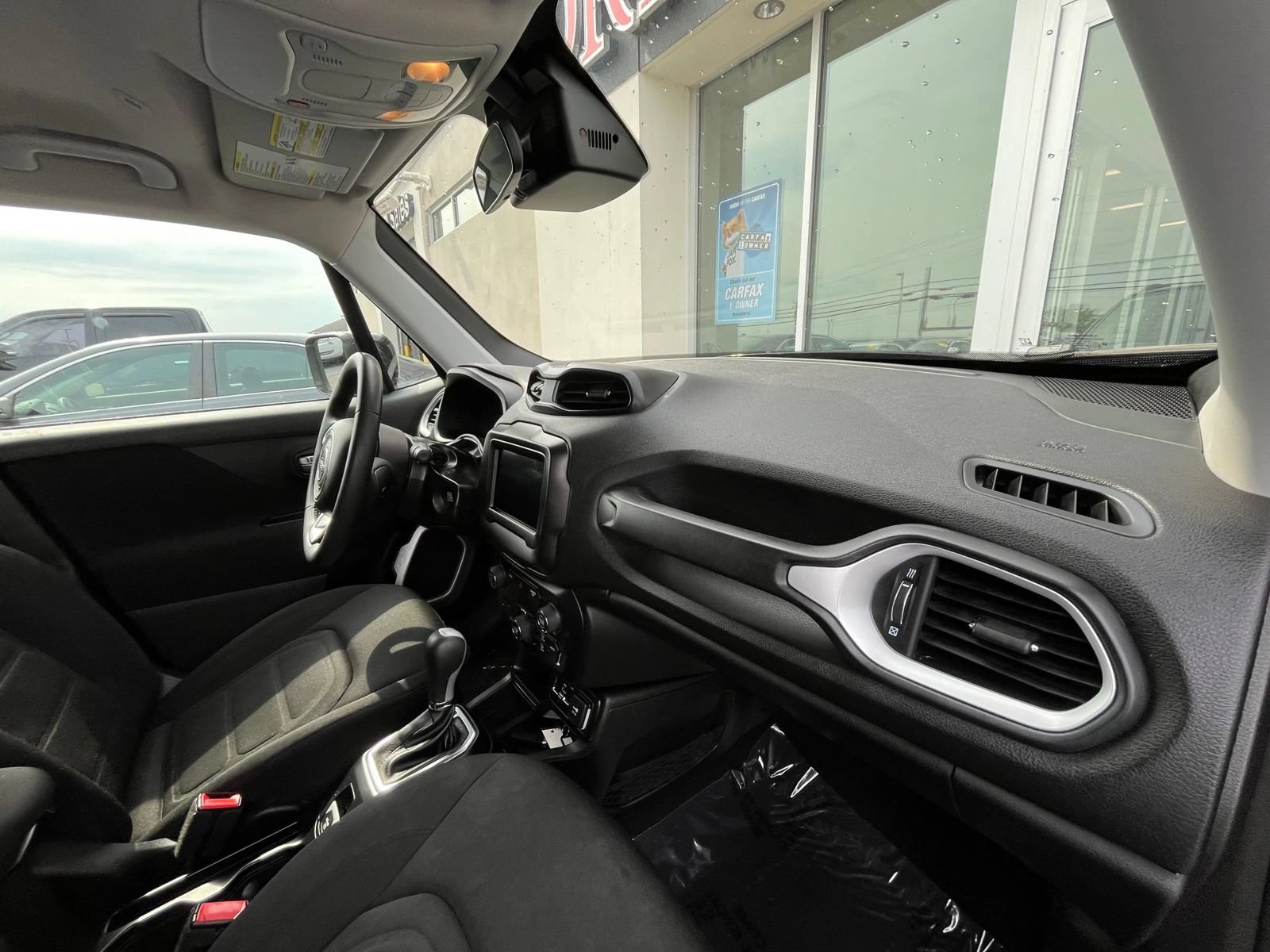 Used 2020 Jeep Renegade Latitude FWD image 26
