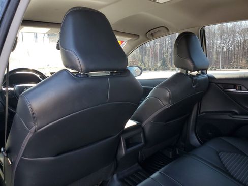 Certified 2022 Toyota Camry SE image 9