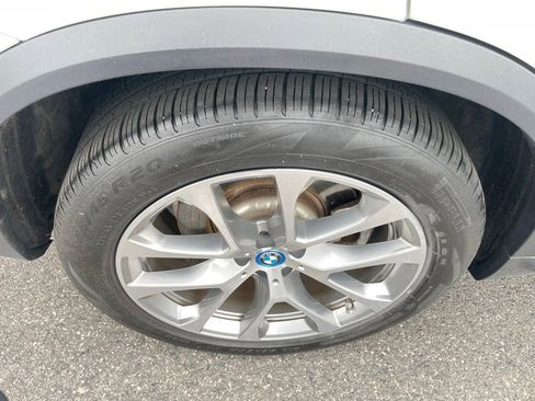Used 2025 BMW X5 xDrive50e AWD/4WD image 12