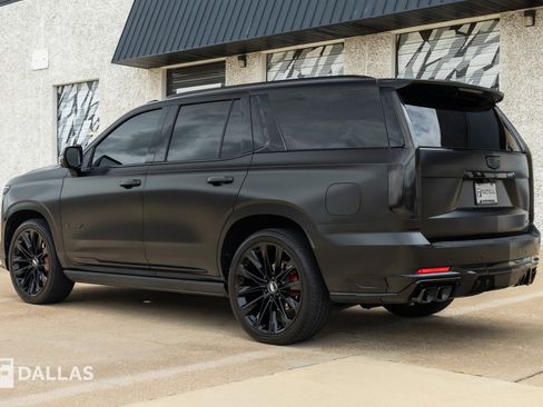 Used 2025 Cadillac Escalade V w/ LPO, ONYX Package AWD/4WD image 10