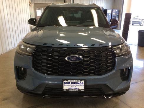 Used 2025 Ford Explorer ST-Line image 9