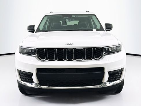 Used 2022 Jeep Grand Cherokee L Limited w/ Luxury Tech Group II image 2