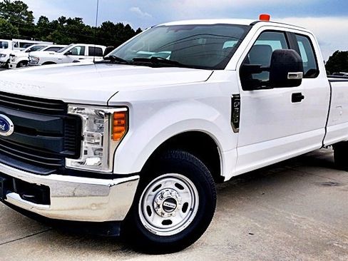 Used 2017 Ford F350 XL image 1