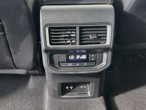 Used 2025 Volkswagen Atlas SE FWD image 29