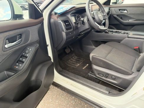 Used 2023 Nissan Rogue SV AWD/4WD image 4