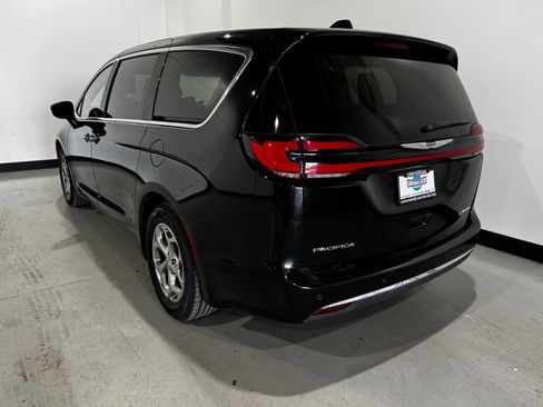 Used 2024 Chrysler Pacifica Limited FWD image 41