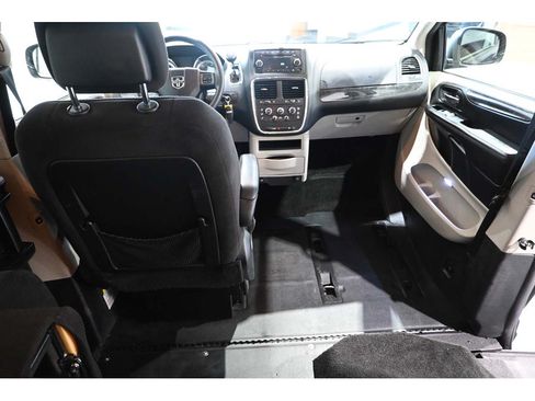 Used 2014 Dodge Grand Caravan SXT FWD image 22