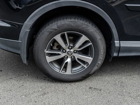 Used 2016 Toyota RAV4 XLE AWD/4WD image 5
