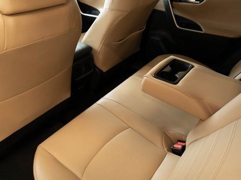 Used 2019 Toyota RAV4 Limited image 20