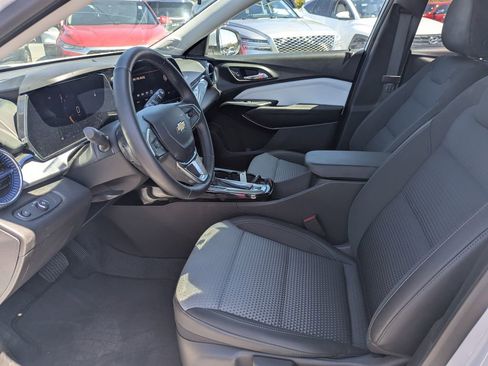Used 2024 Chevrolet Trax LT w/ Driver Confidence Package FWD image 28