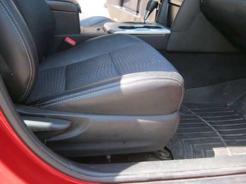 Used 2014 Toyota Camry SE w/ Moonroof Package FWD image 9