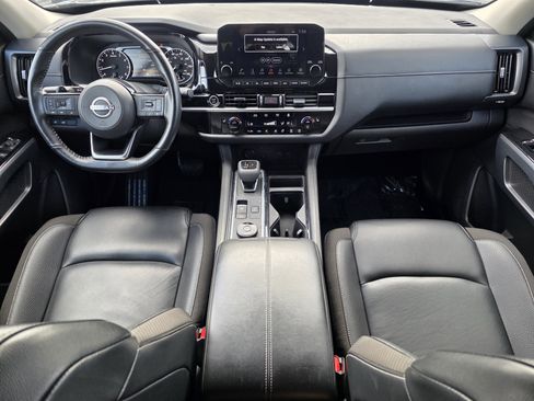Used 2024 Nissan Pathfinder SL image 12