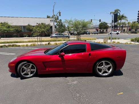 Used 2005 Chevrolet Corvette Coupe w/ Preferred Equipment Group RWD image 7