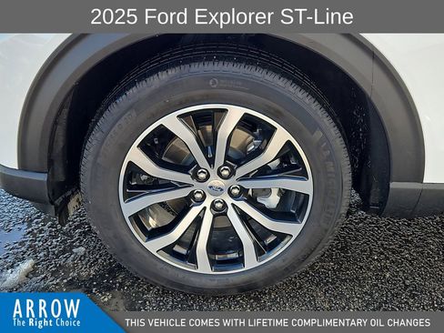 Used 2025 Ford Explorer ST-Line image 17