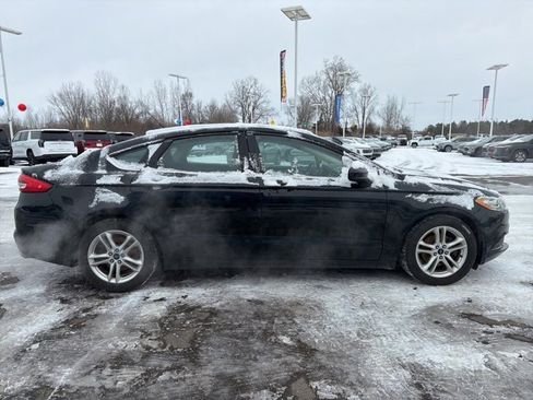 Used 2018 Ford Fusion SE w/ Fusion SE Technology Package image 4