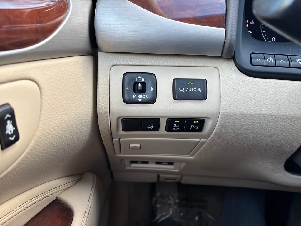 Used 2014 Lexus LS 460 w/ Comfort Package RWD image 23