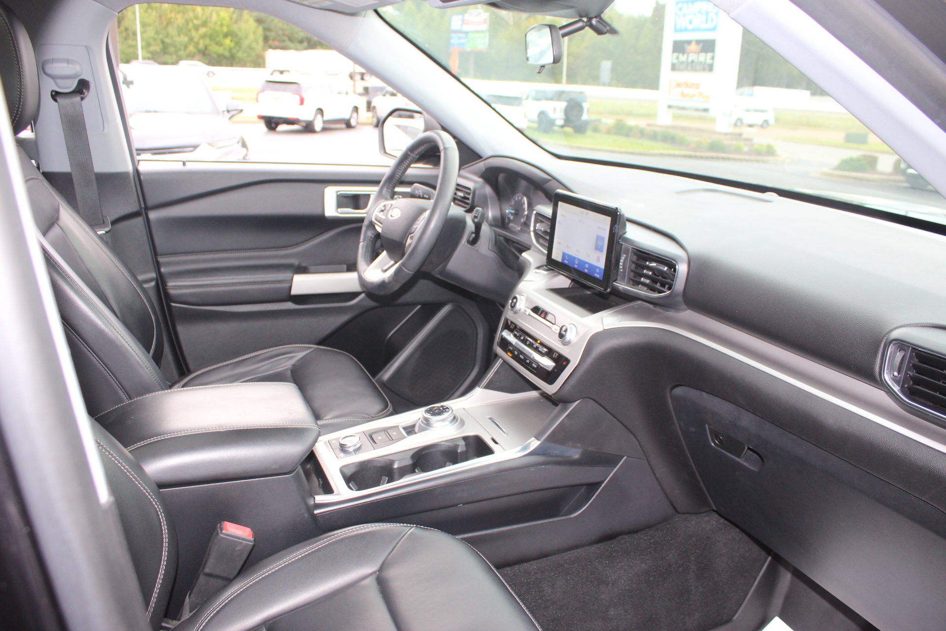 Used 2021 Ford Explorer XLT w/ Equipment Group 202A AWD/4WD image 36