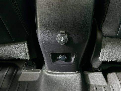 Used 2017 Toyota RAV4 Platinum FWD image 32