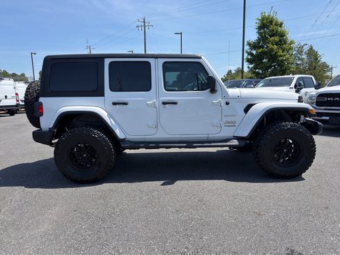 Used 2020 Jeep Wrangler Unlimited Sahara AWD/4WD image 4