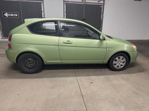 Used 2009 Hyundai Accent GS w/ Premium Pkg 3 image 5