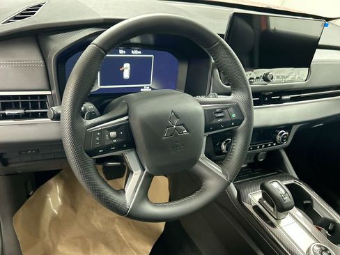 New 2025 Mitsubishi Outlander SE image 11