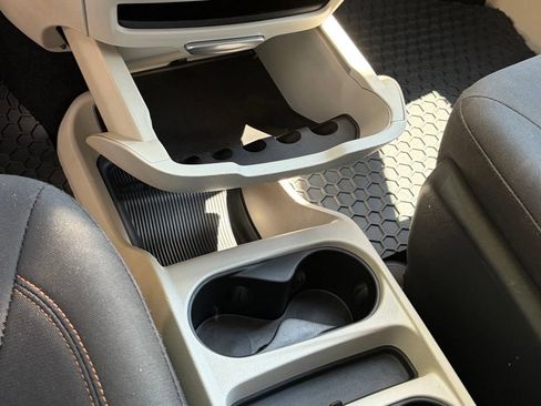 Used 2017 Chrysler Pacifica LX FWD image 18