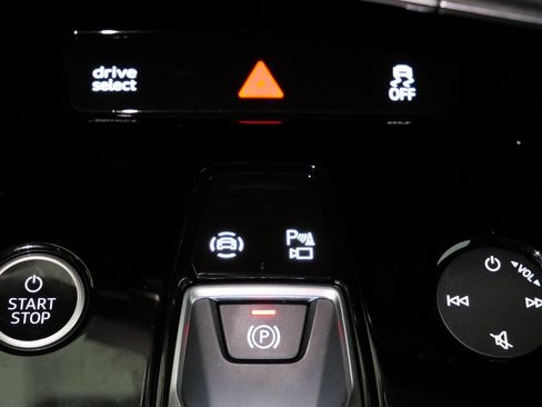 Used 2023 Audi Q4 e-tron Premium Plus w/ Premium Plus image 22