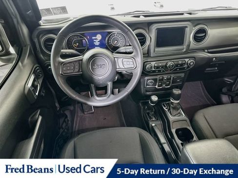 Used 2023 Jeep Gladiator Sport AWD/4WD image 28
