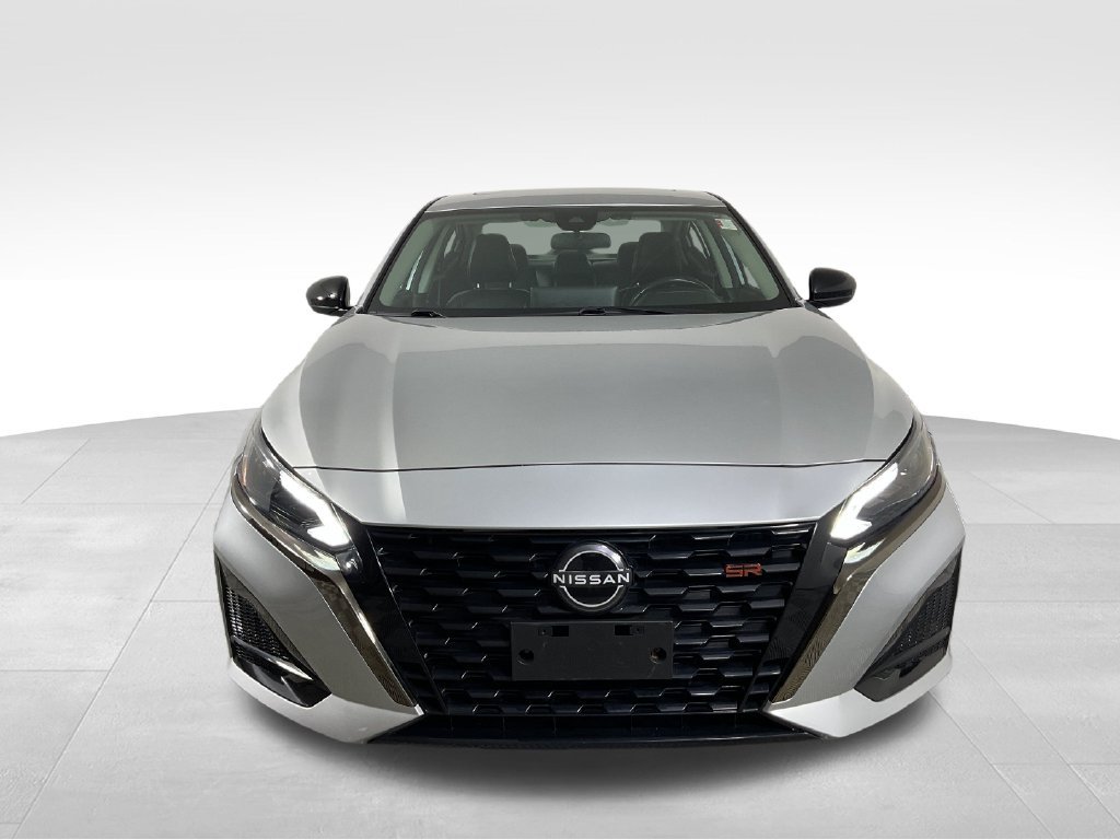 Used 2023 Nissan Altima 2.5 SR w/ SR Premium Package FWD image 3