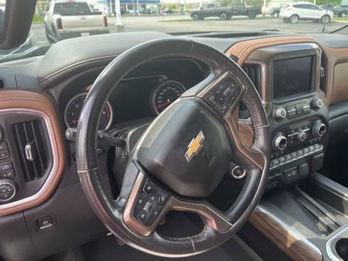 Used 2022 Chevrolet Silverado 1500 High Country w/ Technology Package image 12