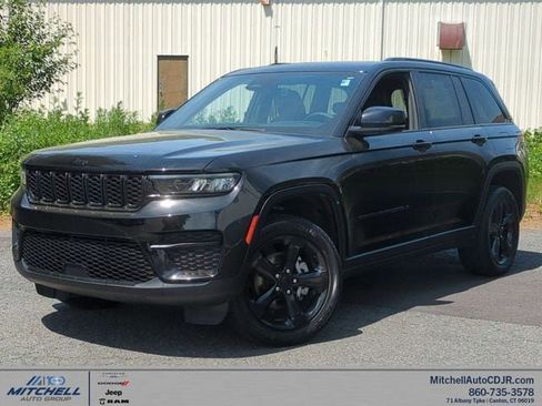 Used 2023 Jeep Grand Cherokee Laredo AWD/4WD image 1