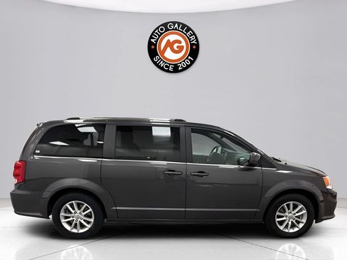 Used 2019 Dodge Grand Caravan SXT FWD image 2