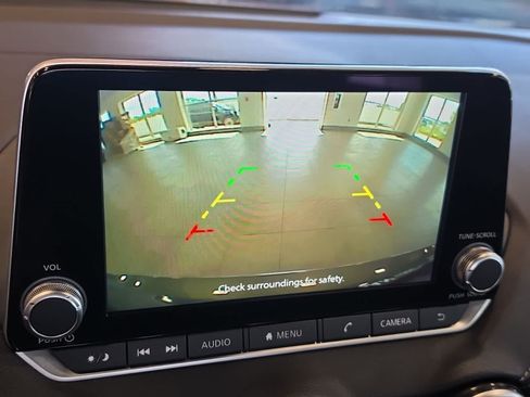 Used 2025 Nissan Sentra SV FWD image 28