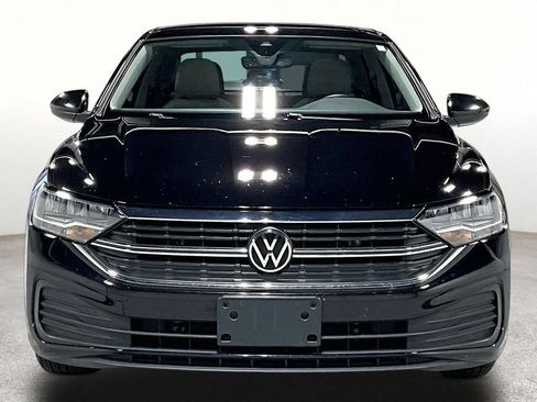 Used 2023 Volkswagen Jetta SE FWD image 4