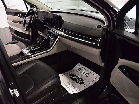 Used 2024 Kia Carnival SX Prestige FWD image 32