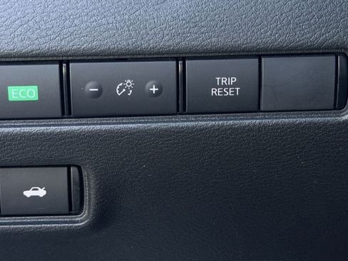 Used 2025 Nissan Sentra SV FWD image 25