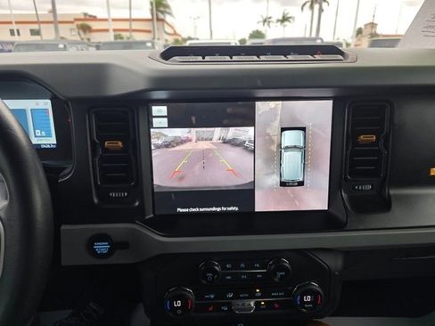 Used 2023 Ford Bronco Badlands image 14