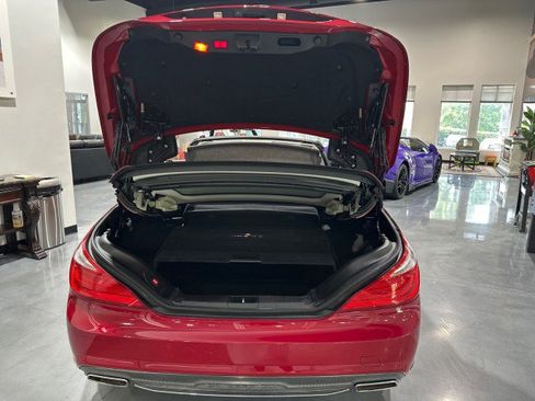 Used 2015 Mercedes-Benz SL 550 w/ Driver Assistance Package image 38