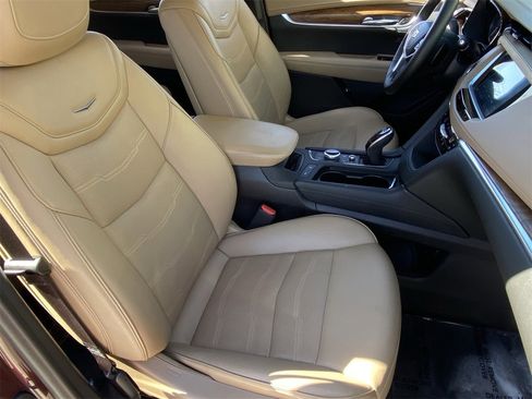 Certified 2022 Cadillac XT5 Premium Luxury w/ Platinum Package image 11