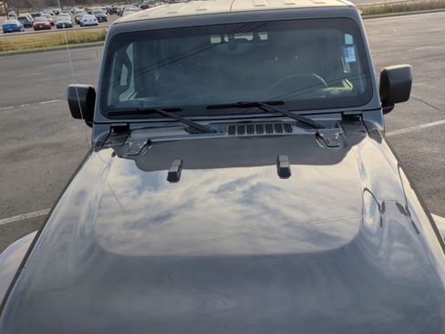 Used 2022 Jeep Gladiator Sport image 30